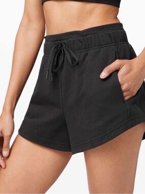 LULULEMON INNER GLOW SHORTS BLACK SIZE 6